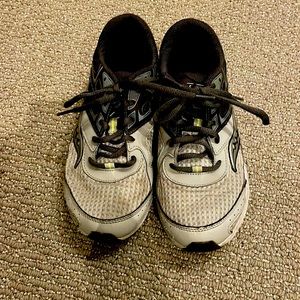 Saucing running shoes - boys size 6M